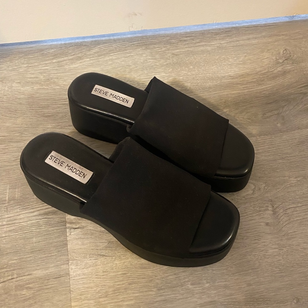 Steve Madden Black Platform Slides